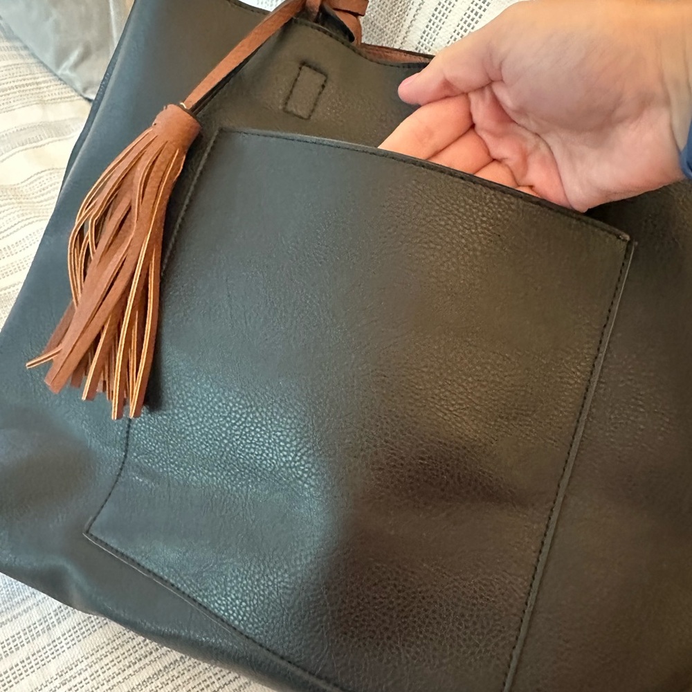MAKE AN OFFER! 🍁 Lord and Taylor two tone tote - Picture 6 of 10